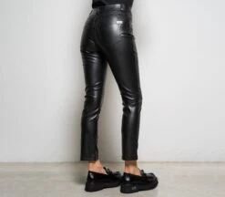 PANTALONI EFFETTO PELLE 5005 9 PANTALONI EFFETTO PELLE 5005 -Semplice Chic Moda cultyoox121222 93di102